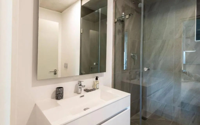 Coral Point Executive Studio Apartment