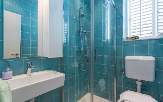 Art Apartment Nearby the sea