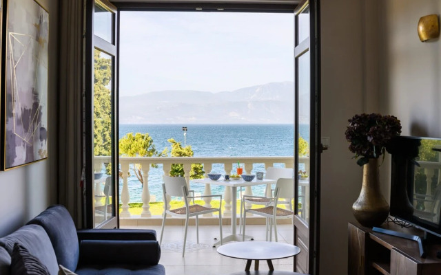 Villa Filoxenia - by the sea - up to 12 guests