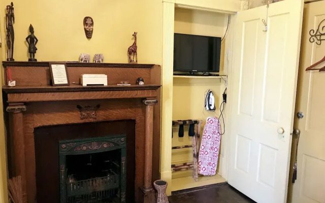 The Simmons-Bond Inn