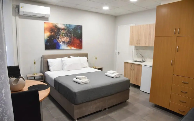 Athens Zeus A by Super Host Hub