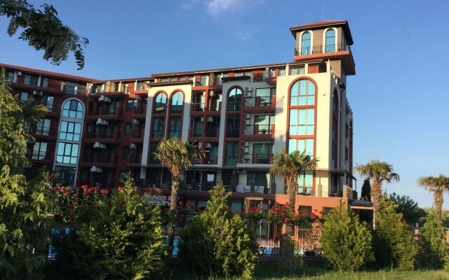 Chateau Del Marina Complex Apartments