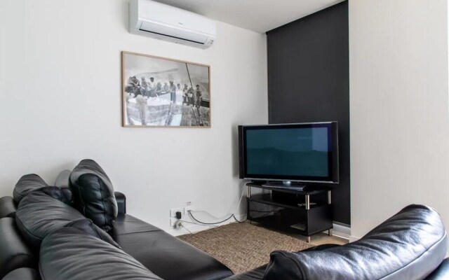 Modern 1 Bedroom Apartment in North Melbourne
