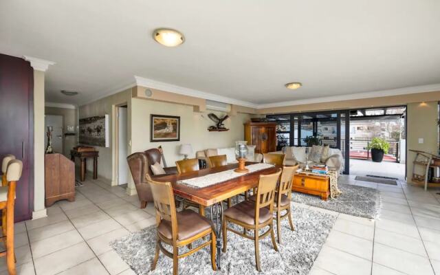 Bright and Stylish Beachfront Apartment