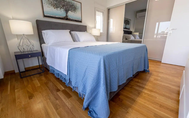 Faliro lux apartment by the sea vipgreece