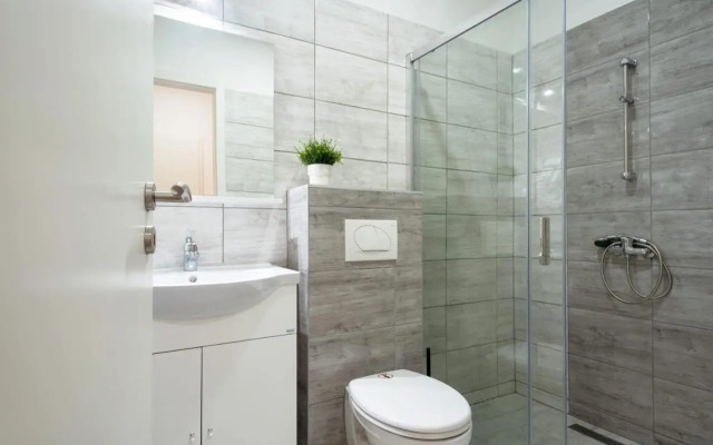 Modern stylish studio at central location