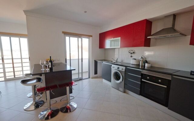 Modern 2 Bed Apartment 5km Carvoeiro