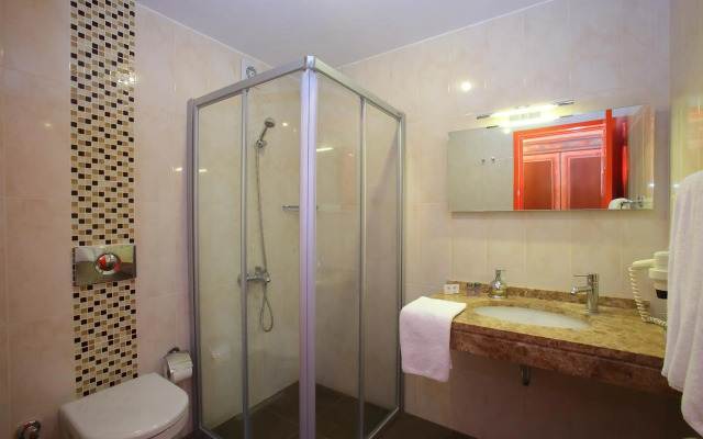 Catamaran Hotel