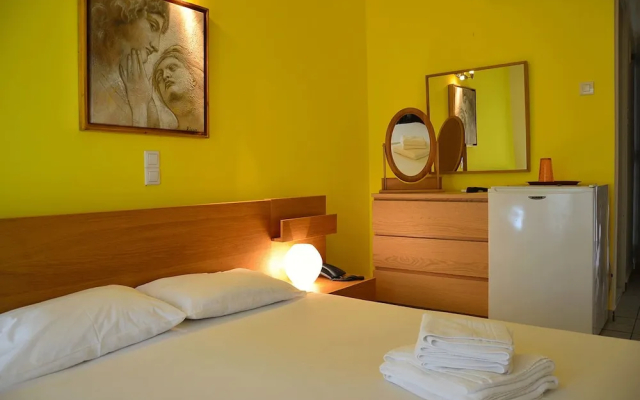 Saron Hotel