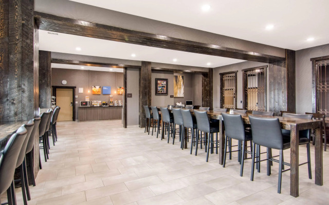 Comfort Inn & Suites