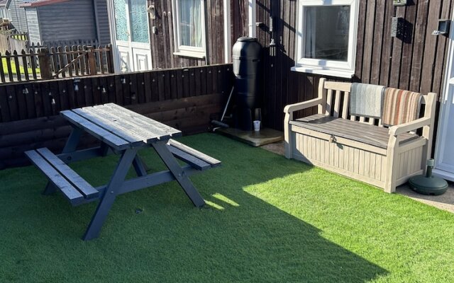 Modern One Bedroom Chalet With Central Heating