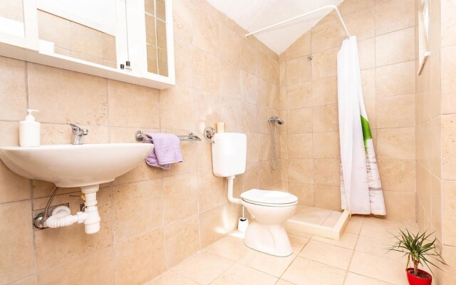 Amazing Home in Pupnat With 4 Bedrooms