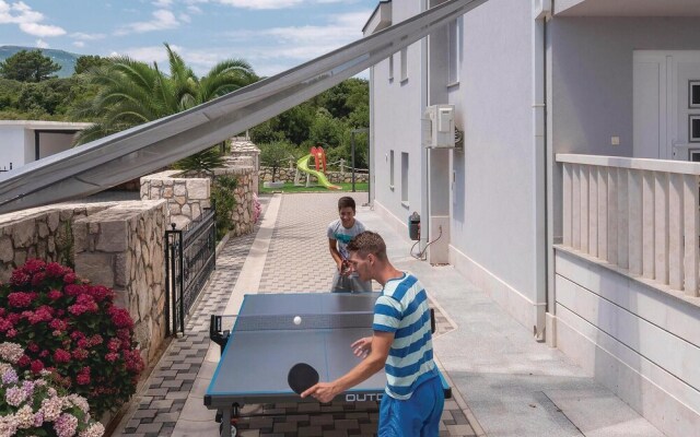 Nice Home in Sreser with Hot Tub, Sauna & WiFi