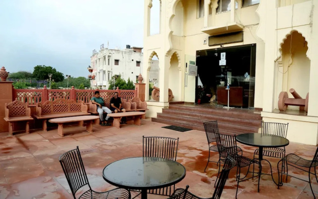 OYO 9141 Hotel Roshan Haveli