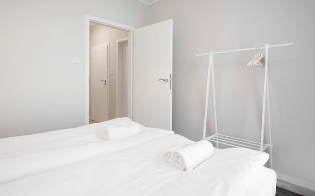 Rondo Wiatraczna Warsaw by Renters