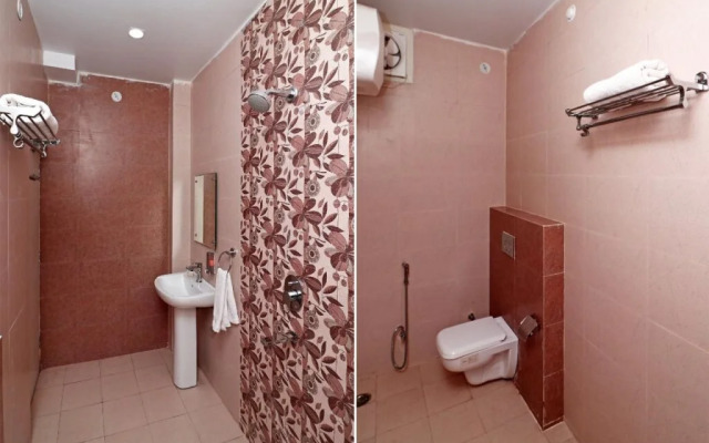 OYO 16551 Royal Aayoyjanam Hotel