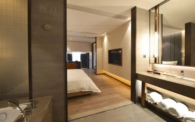 KuanRong Luxury Suites Hotel - Daping Times Square