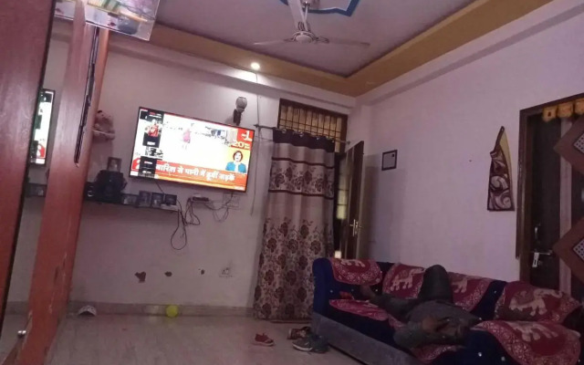 Oyo Home 702944 B-23 Vrindavan Society