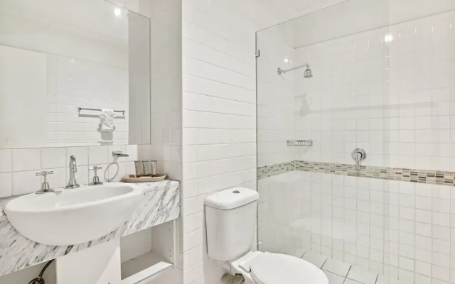 Inner-city Studio - Walk to Everything!