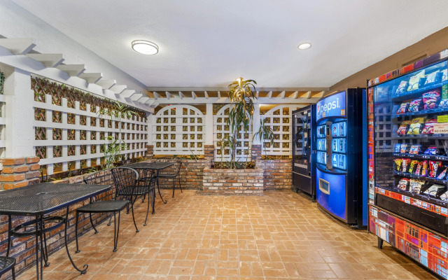 Best Western Plus Carriage Inn