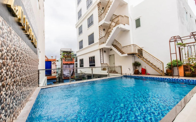 Mira Hotel