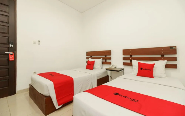 RedDoorz near Jembatan Siti Nurbaya Padang