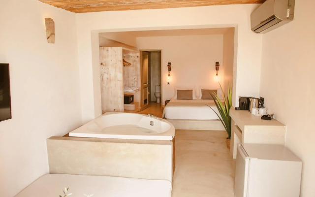 Gloria Maris Hotel Suites & Villas