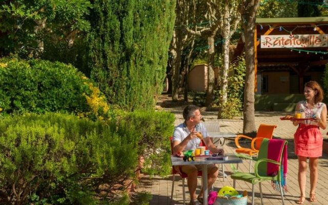 Marina Hotel Club