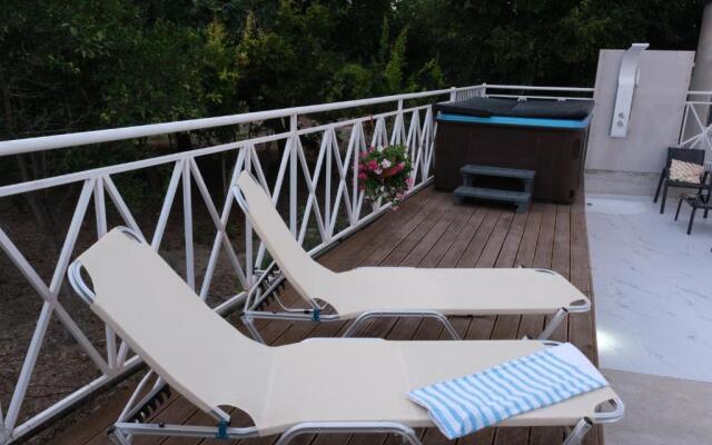 Luxury Fani House Next to Harbor area with Jacuzzi