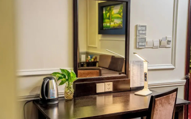 May Plaza Hotel