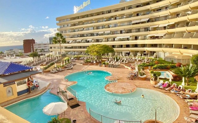 Enjoy A Sunny Apartment With Pool Next To The Sea