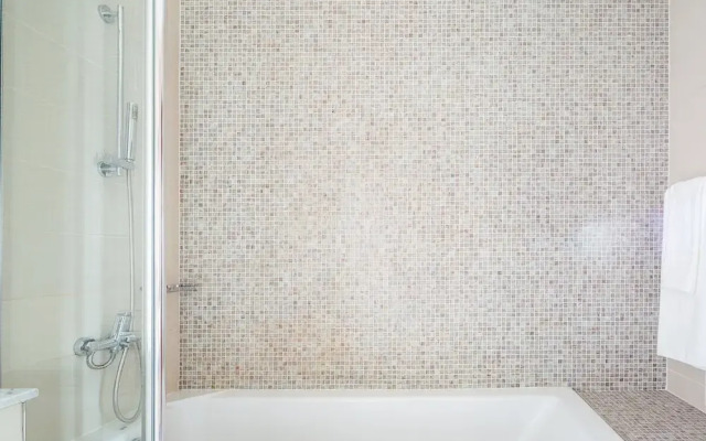 Serene Studio Apartment in Central Park Towers