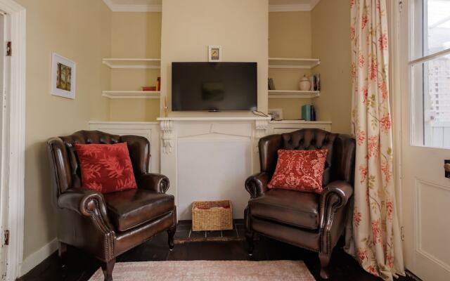 Wollaston House by the BnB Collection