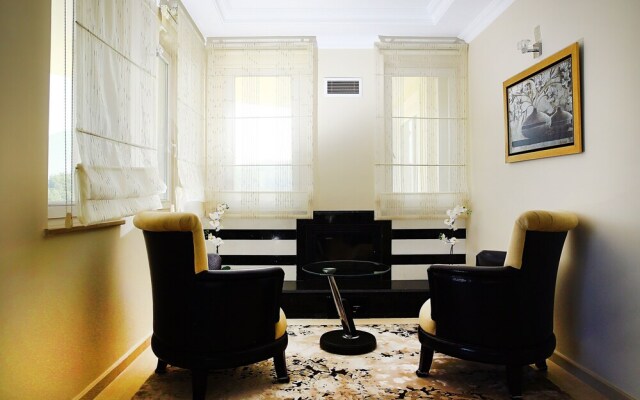 5 Bedroom Villa With Private Pool