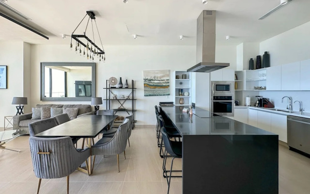 Sandy Beach 2BR Beachfront Getaway