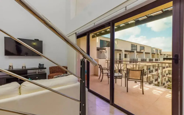 2BR Duplex Palmaruba Condos w Great Location