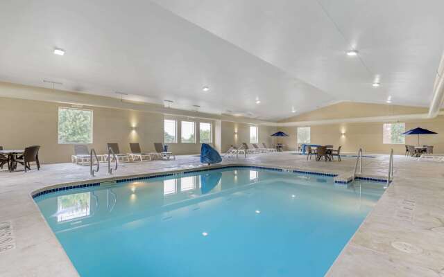 Comfort Suites Lake Geneva East