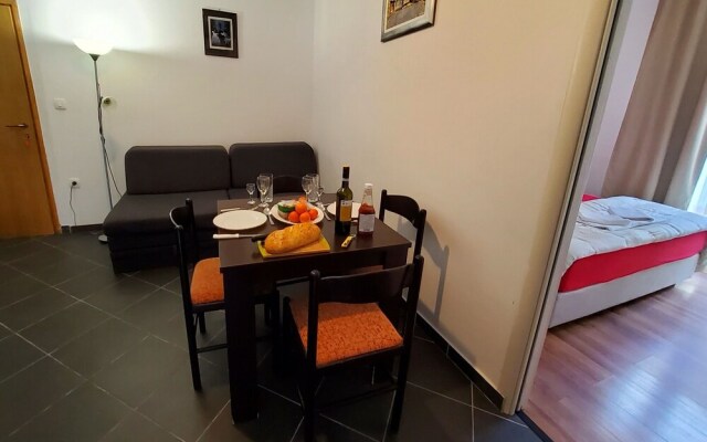 Charming Apartment 3 Sleeps 4 Guests