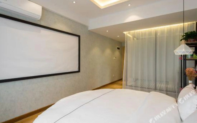 Xiyue Light Luxury Inn (Helong Gymnasium People's Hospital)