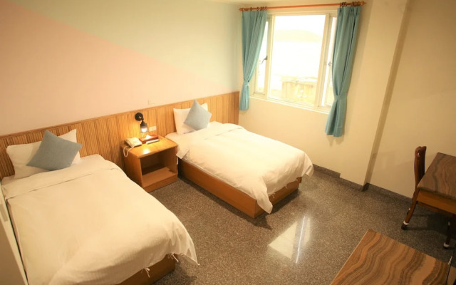Holiday Hotel