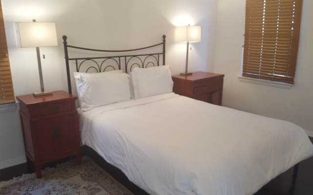 Great 2 Floor house in Beverly-wood