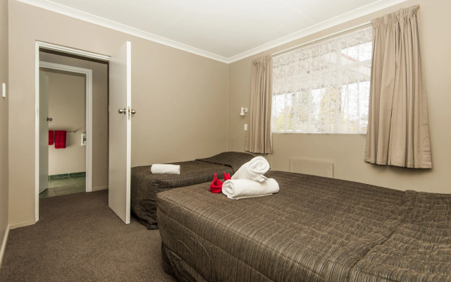 Manuka Crescent Motel