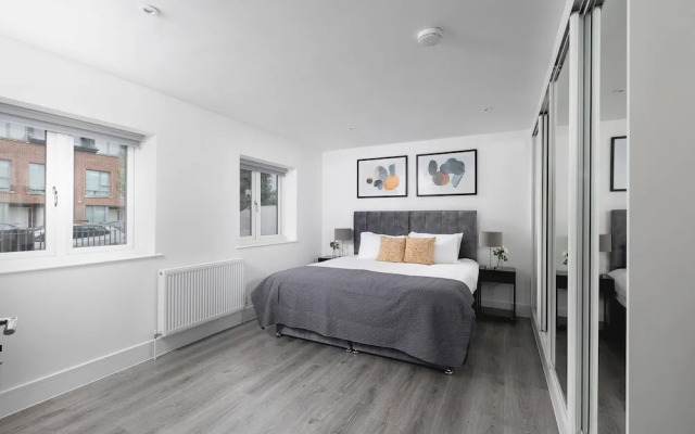 Skyvillion Vineyard Court, Enfield, 2 Bed, With Garden