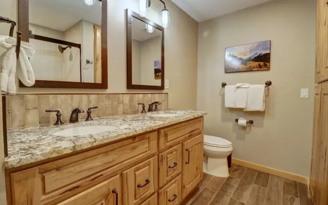 Amazing Condo in Heart of Center Village - TX304 by RedAwning