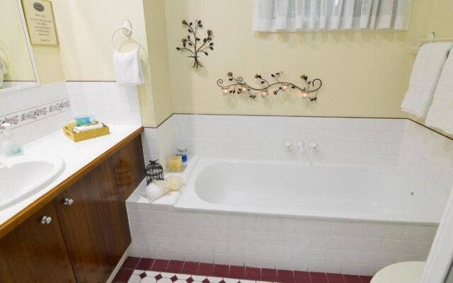 Rosevillehouse Bed & Breakfast