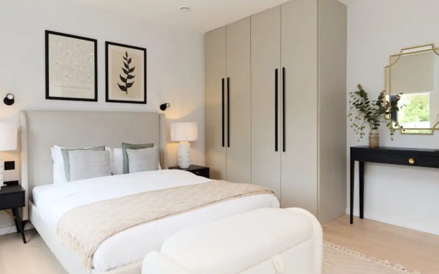 The Brondesbury Hideaway - Stylish 3bdr Flat With Balcony Parking