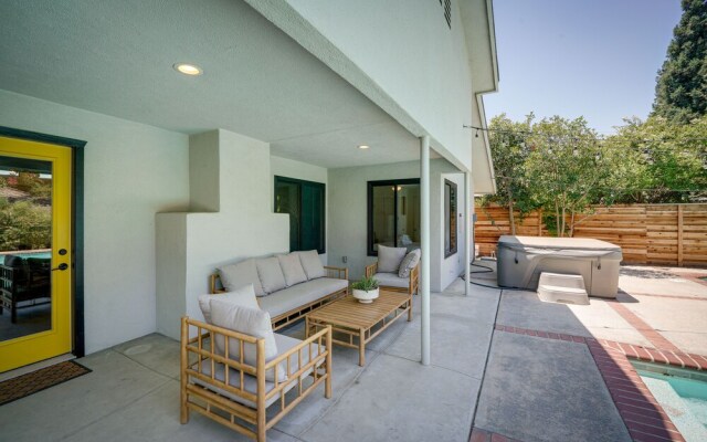 Bakersfield Oasis: Private Pool, Hot Tub & Patio!