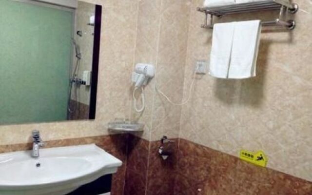 Xingyang Guoren Holiday Hotel