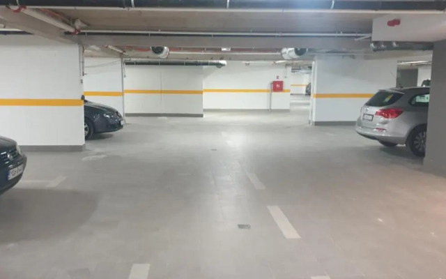 Golden Studio - private parking
