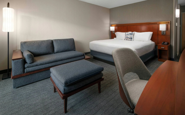 Courtyard by Marriott Bakersfield